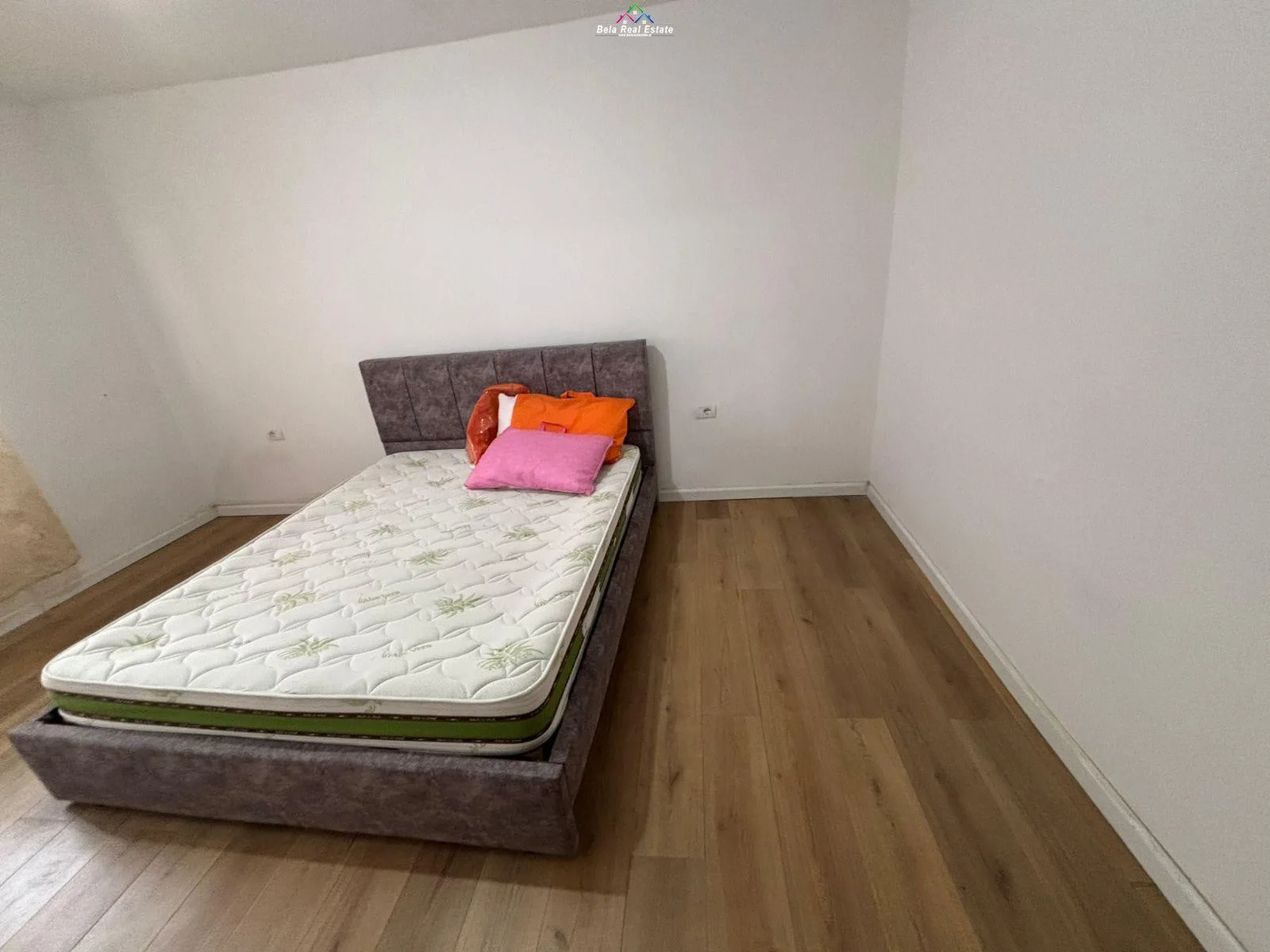 Vile me Qera 2+1 Tek Varri I Bamit (ID BV22524) Tirane