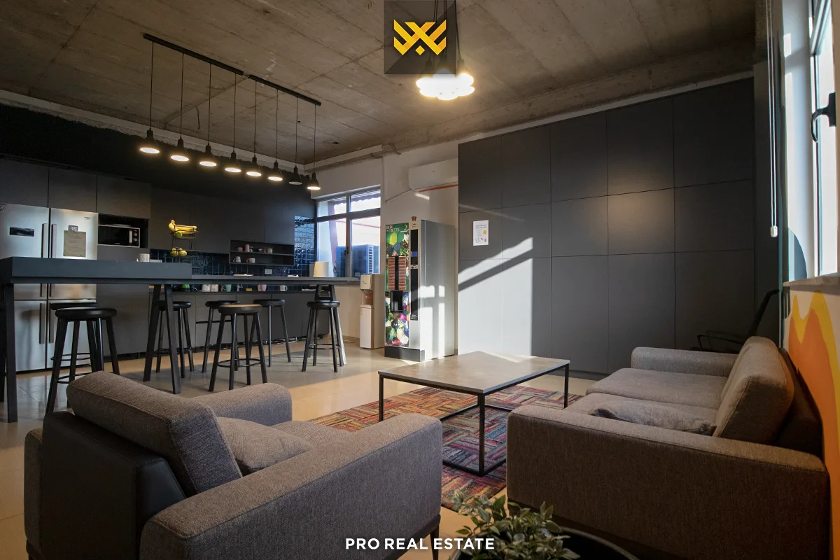 Objekt 1280m² me #QIRA në Pejton.