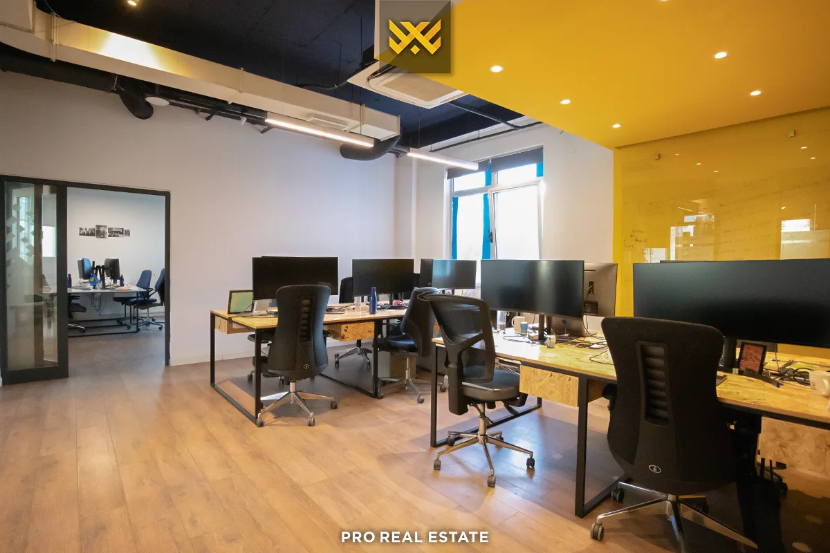 Objekt 1280m² me #QIRA në Pejton.