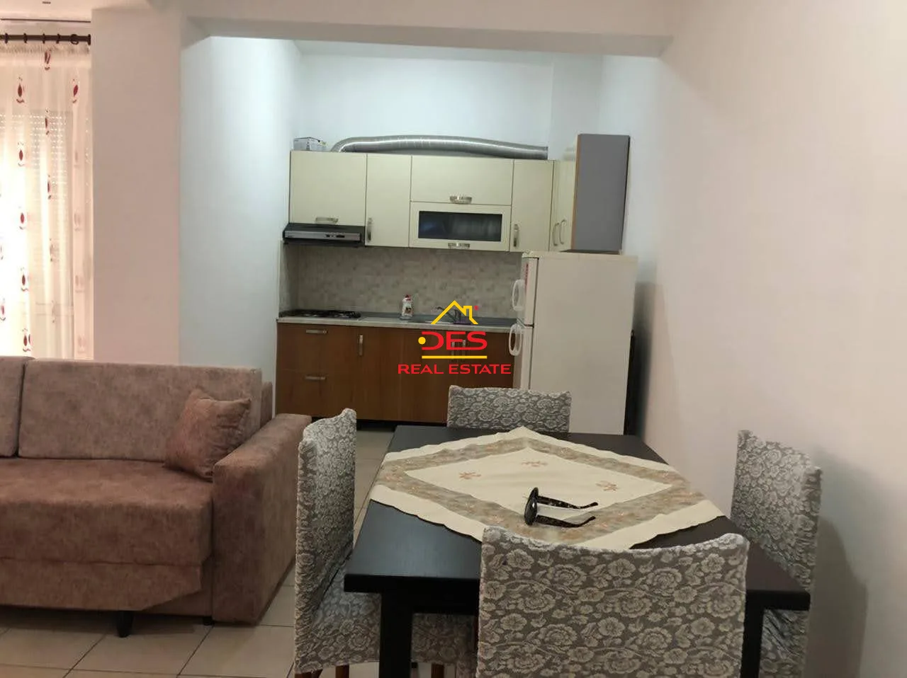 Shitet apartament 1+1 në qëndër,orikum.