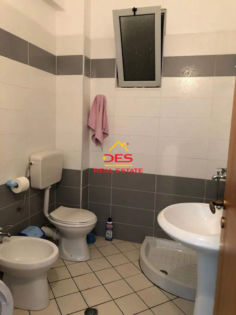Shitet apartament 1+1 në qëndër,orikum.