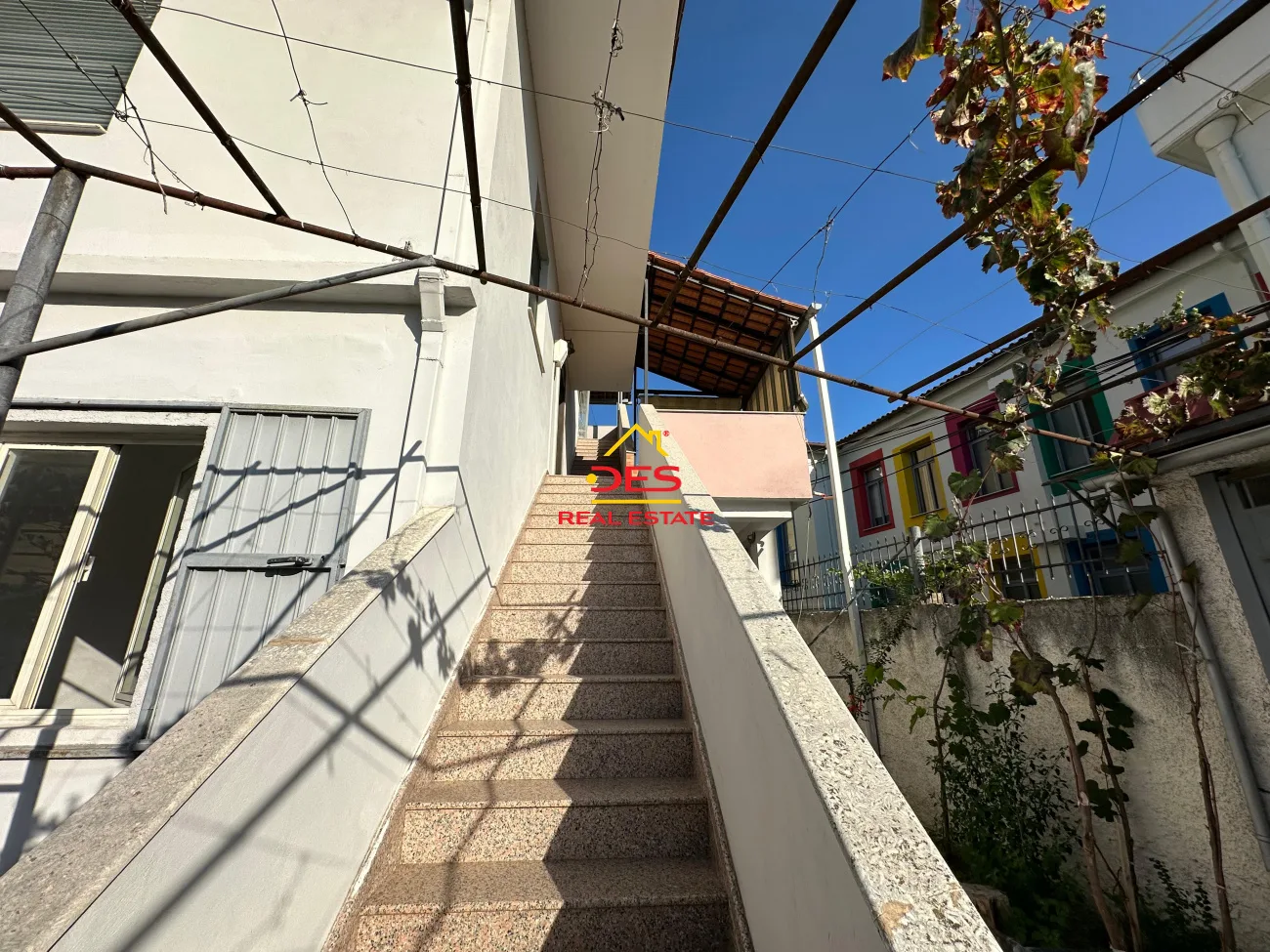 Shitet shtëpi private 3 – katëshe pranë spitalit rajonal vlorë.