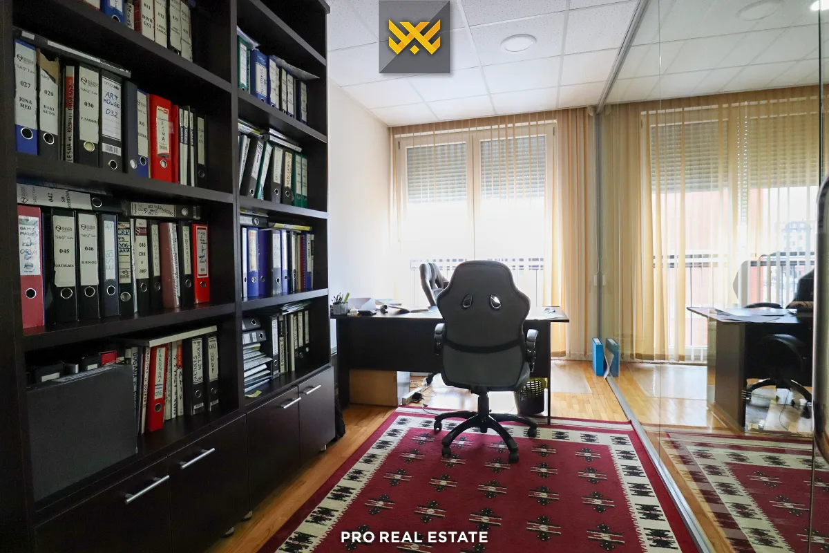 Lokal / Zyrë 165m² me #QIRA në Veternik