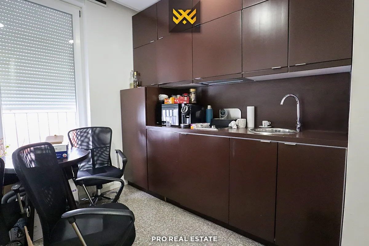 Lokal / Zyrë 165m² me #QIRA në Veternik