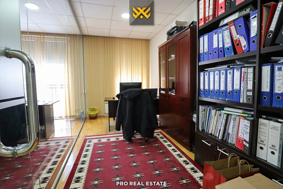 Lokal / Zyrë 165m² me #QIRA në Veternik