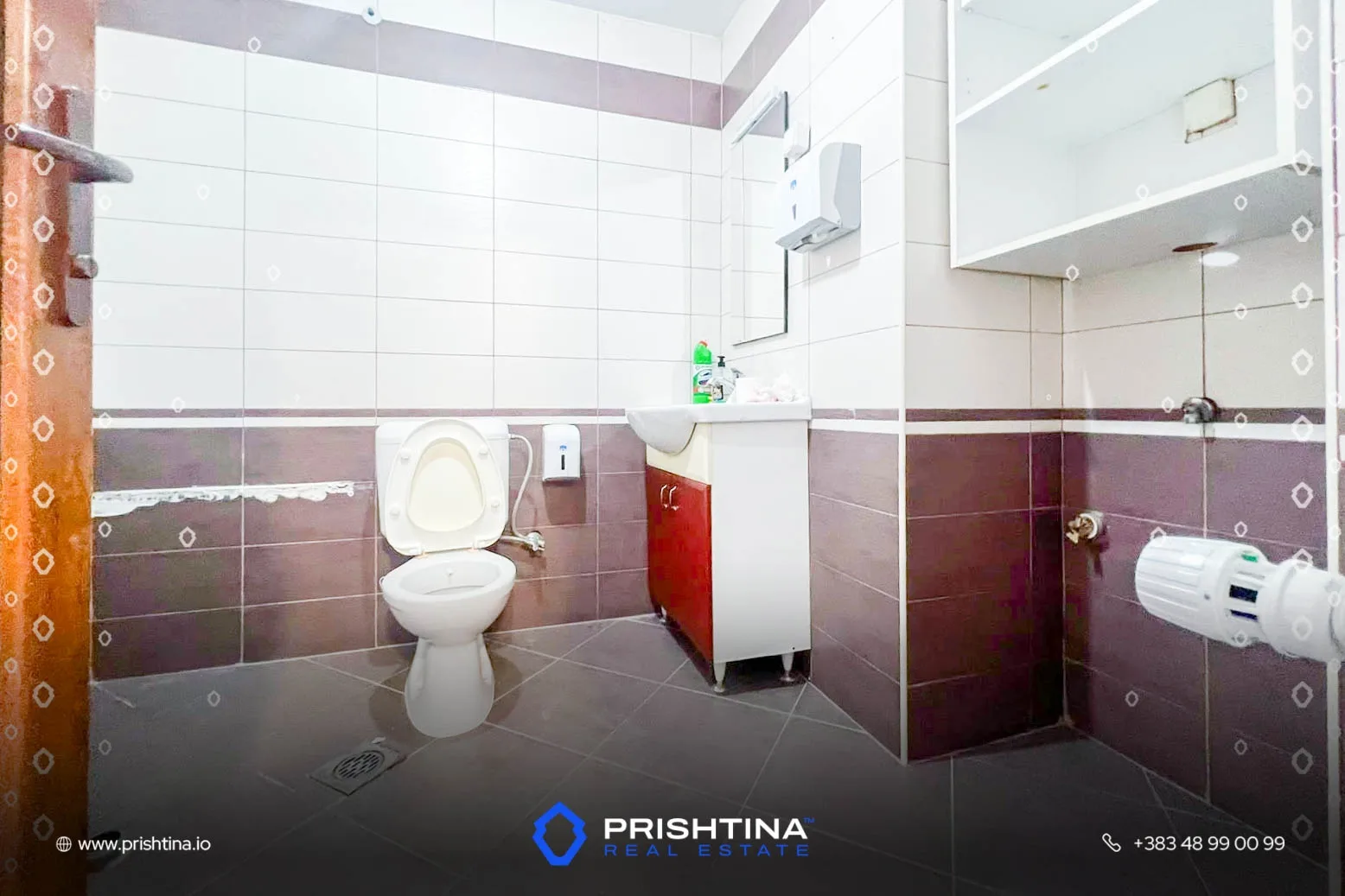 Shtëpi me qira dhe në shitje 250m² + 3 ari truall te Bregu i Diellit