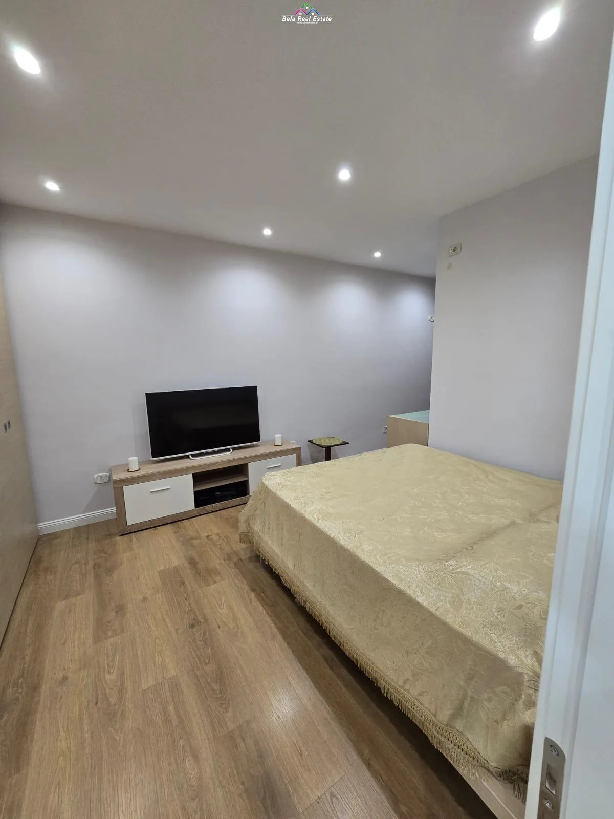 Apartament me Qera 2+1 ne Bllok (ID B2201546) Tirane