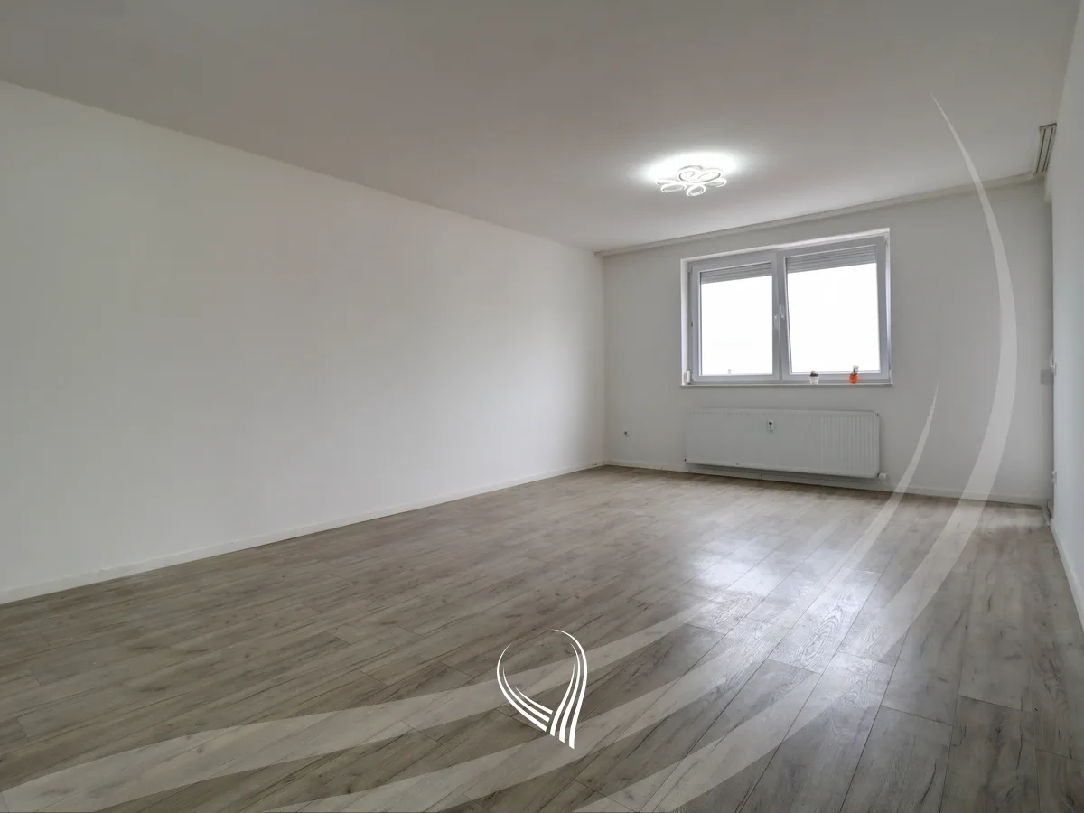 Zyre me 4 dhoma pune me qira në lagjen Mati 1