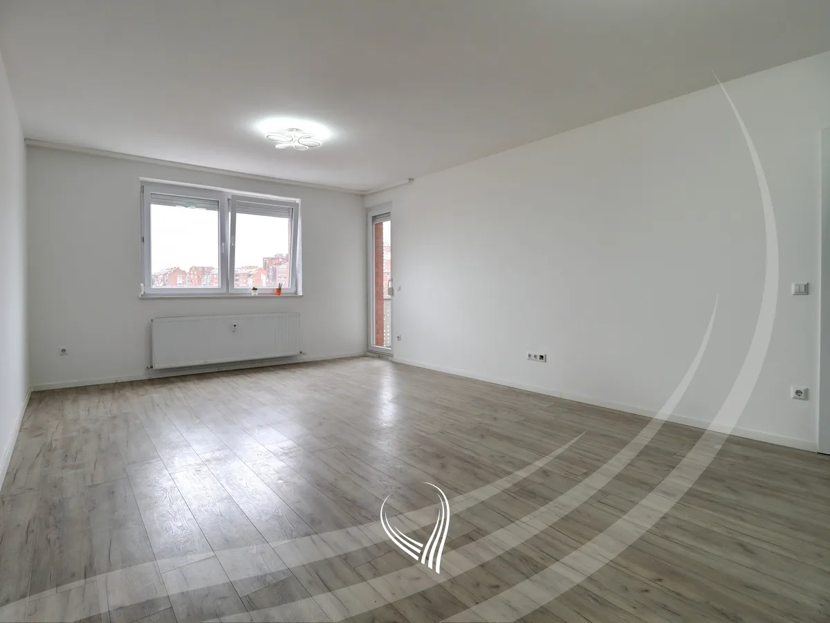 Zyre me 4 dhoma pune me qira në lagjen Mati 1