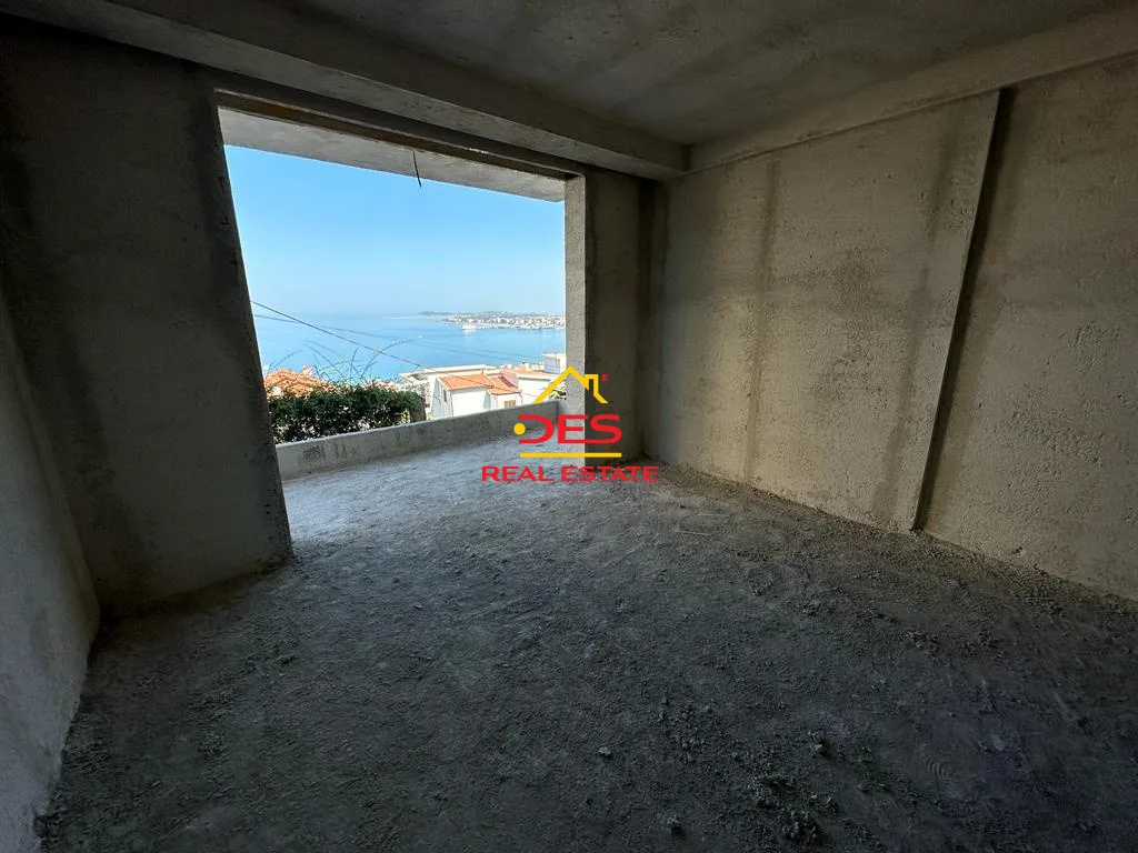 Shitet garsoniere në lungomare, mbi itarus 🌅 pamje ballore nga deti