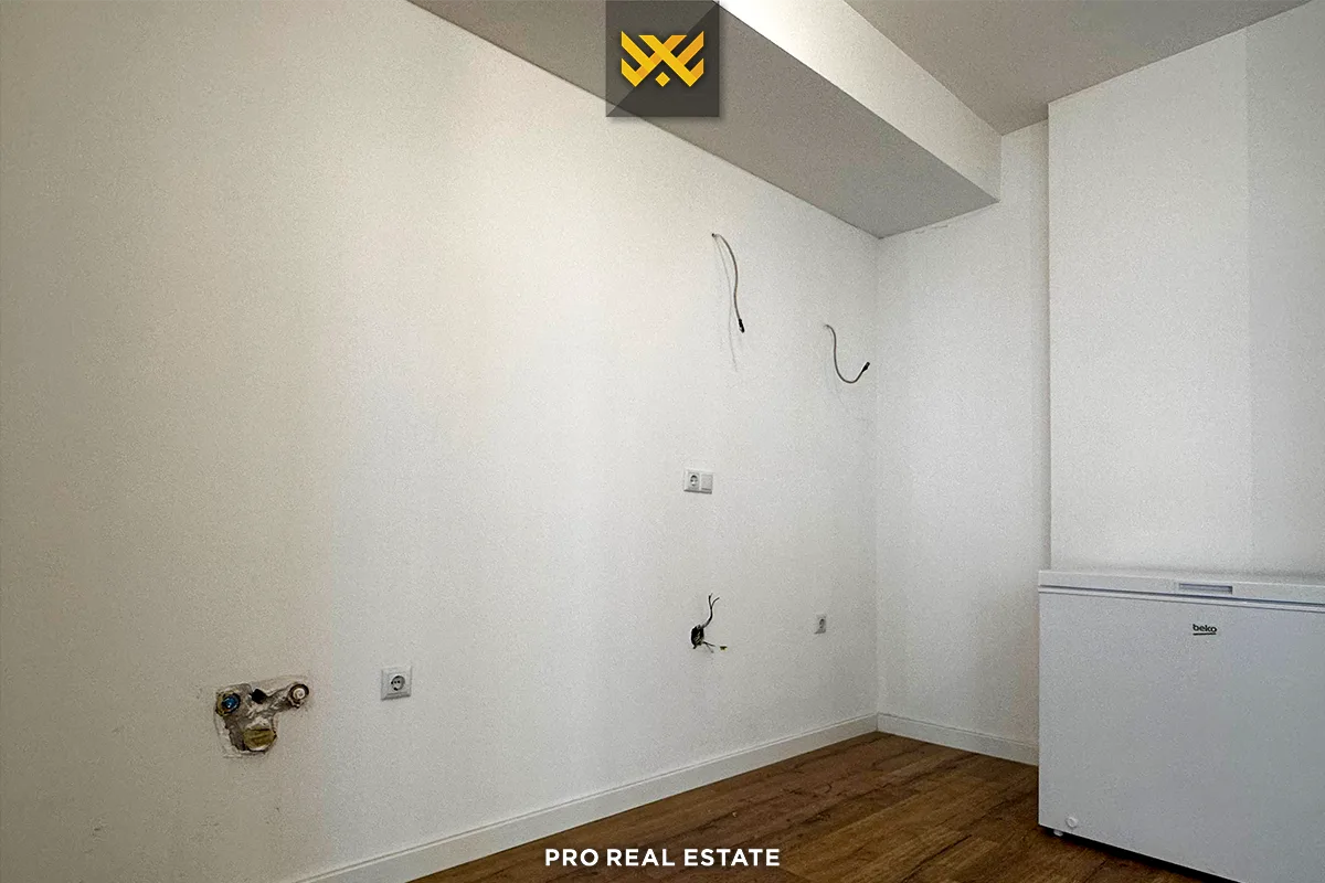 Banesë / Zyrë 165m² me #QIRA në Lakrishtë