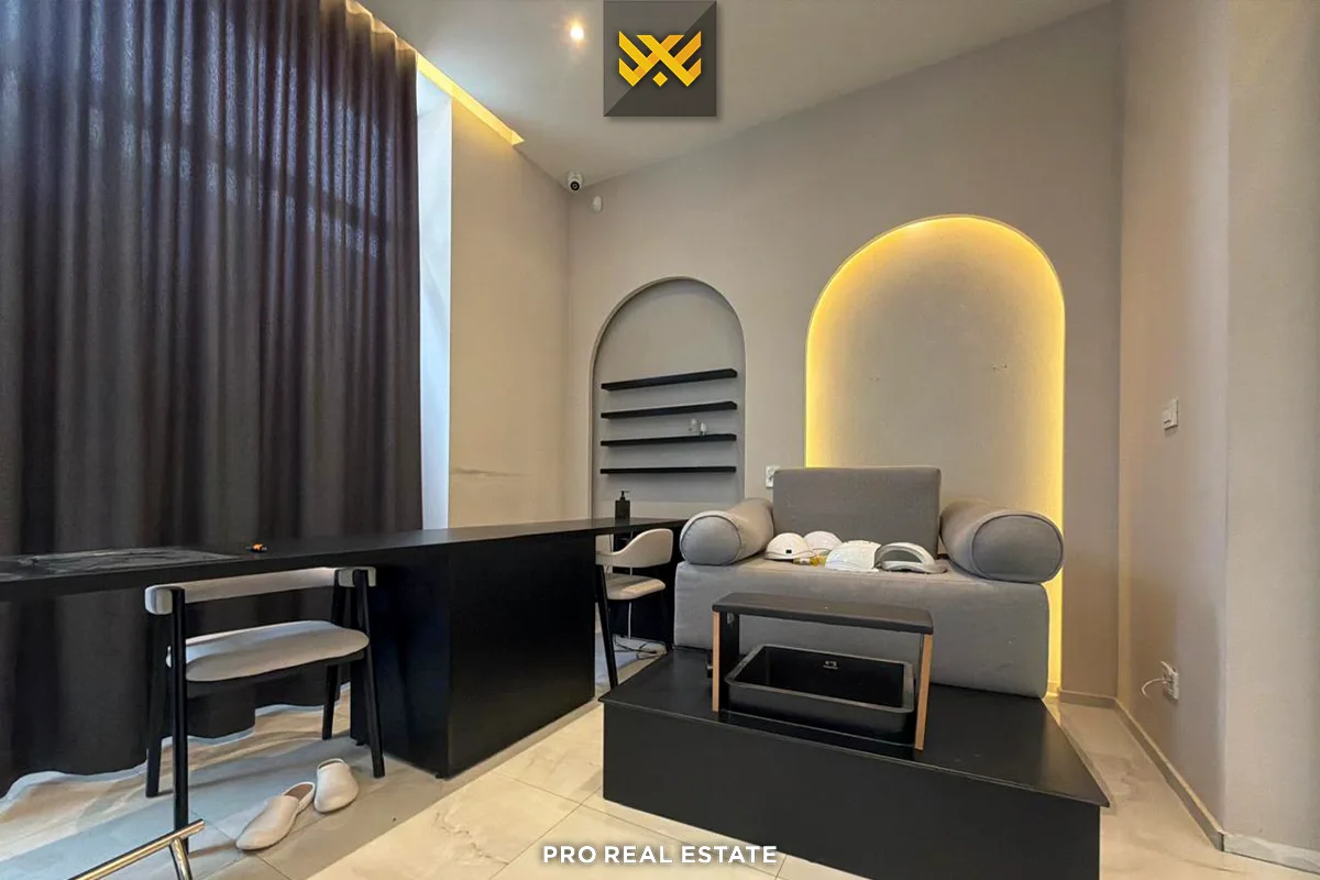 Lokal 209.4m² me #QIRA te Rruga C