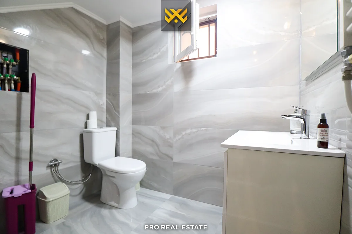 Shtëpi 250m² me #QIRA në Lagjen Nic