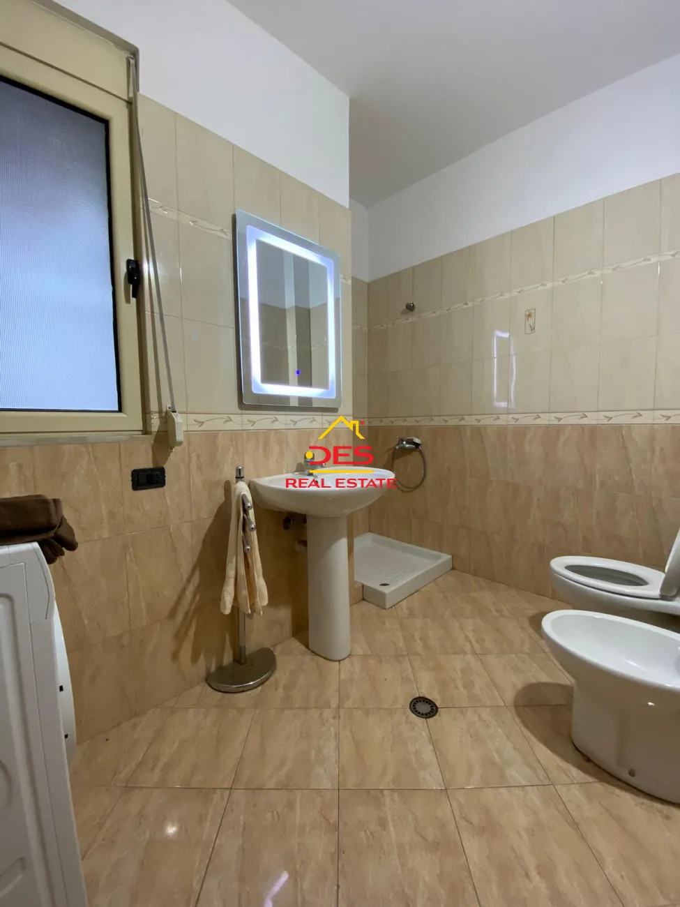 Jepet me qira apartament 2+1 te shtëpia e oficerëve, vlorë