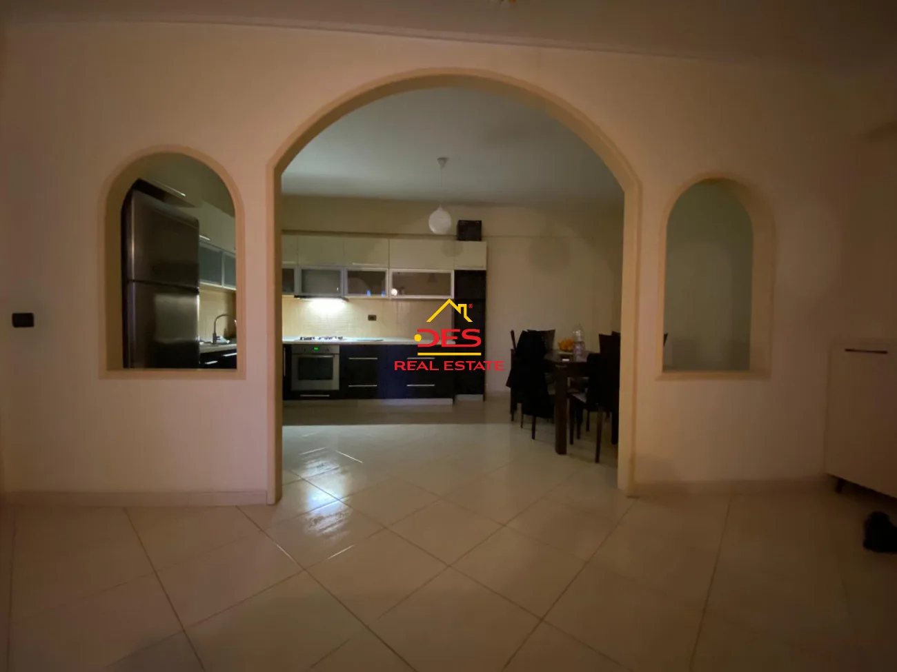 Jepet me qira apartament 2+1 te shtëpia e oficerëve, vlorë