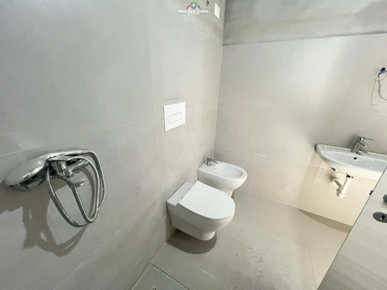 Zyre Me Qera 3+1 Ne Astir (ID BZ2966) Tirane