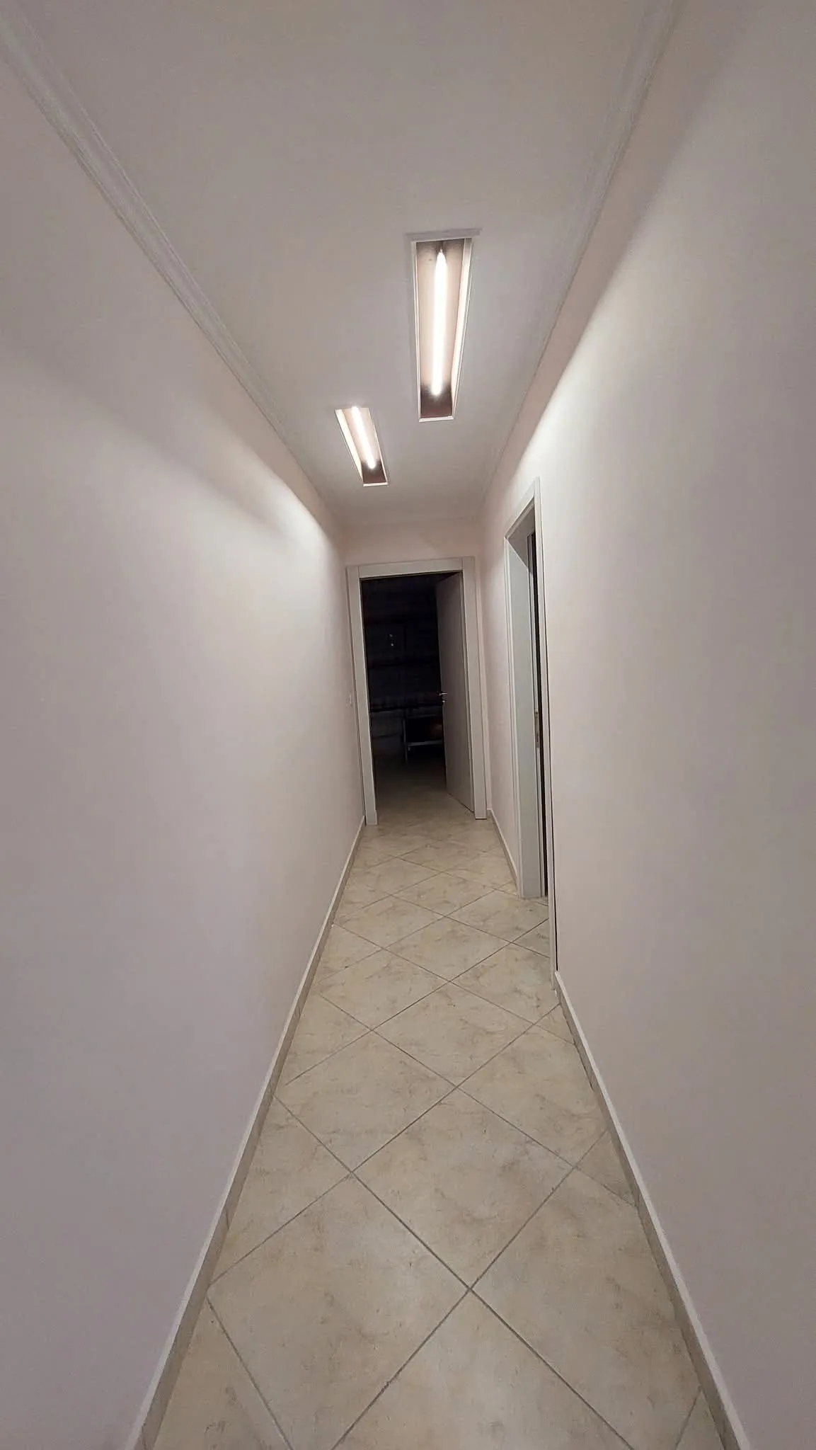 Apartament me qera 3+1 tek Rruga Kavajes (ID B230162) Tirane.
