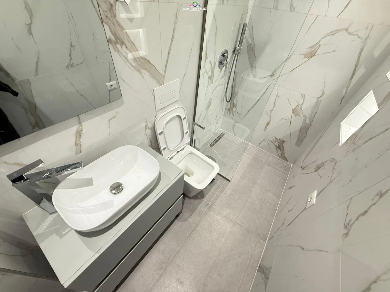 Apartament\Duplex 2+1+2 me qera ne Qender (ID B2201666) Tirane