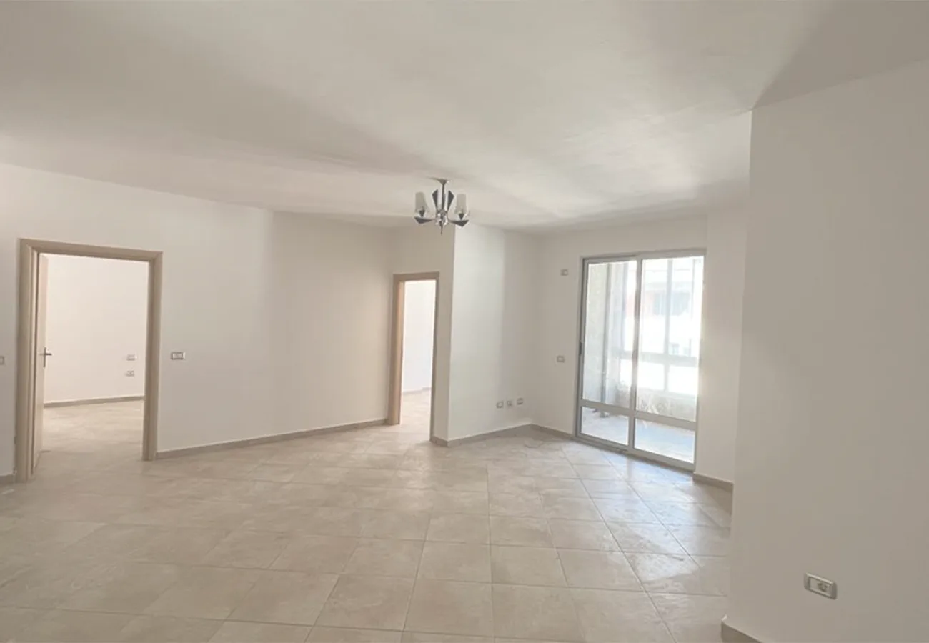 Shitet apartament 2+1 në qendër, shëngjin