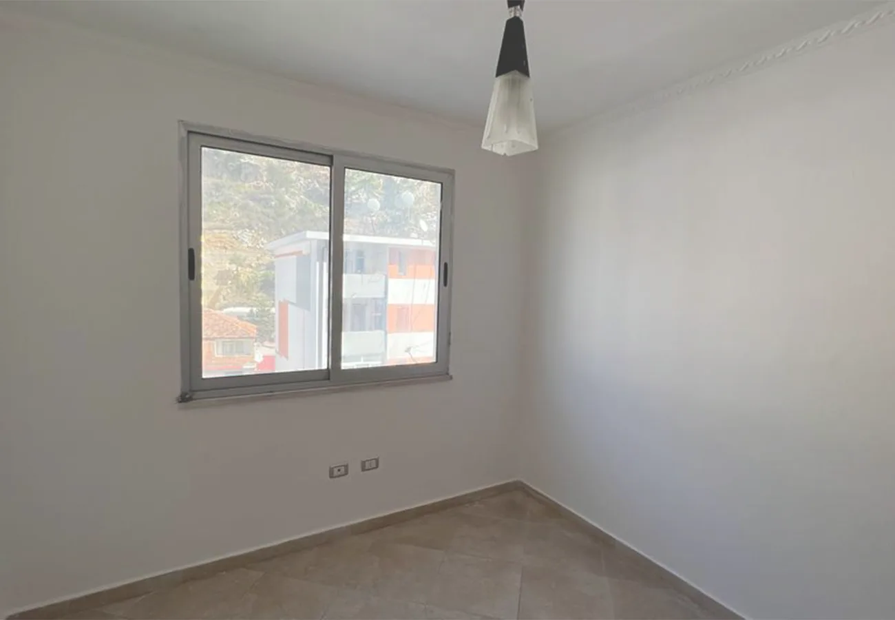 Shitet apartament 2+1 në qendër, shëngjin