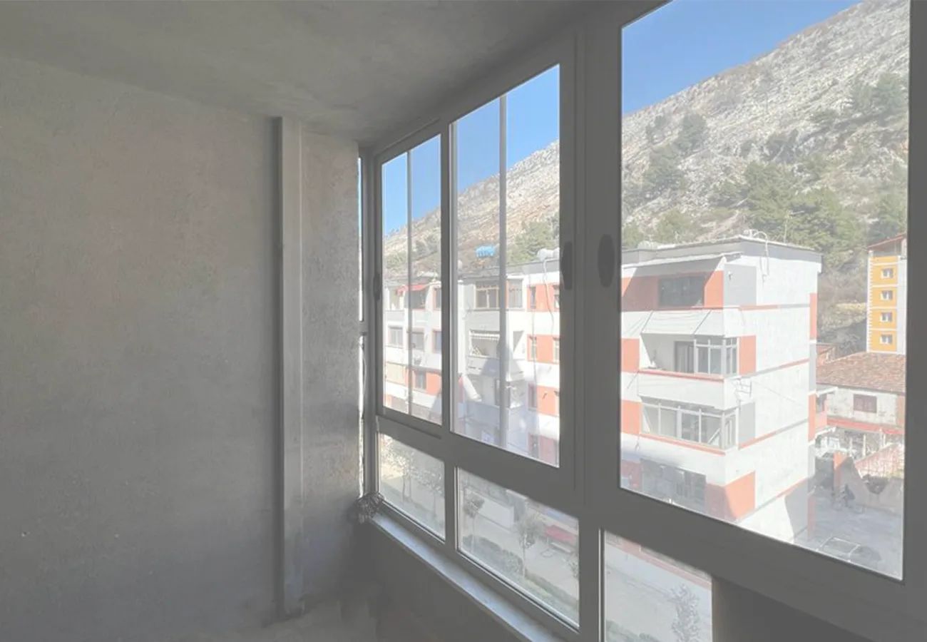 Shitet apartament 2+1 në qendër, shëngjin