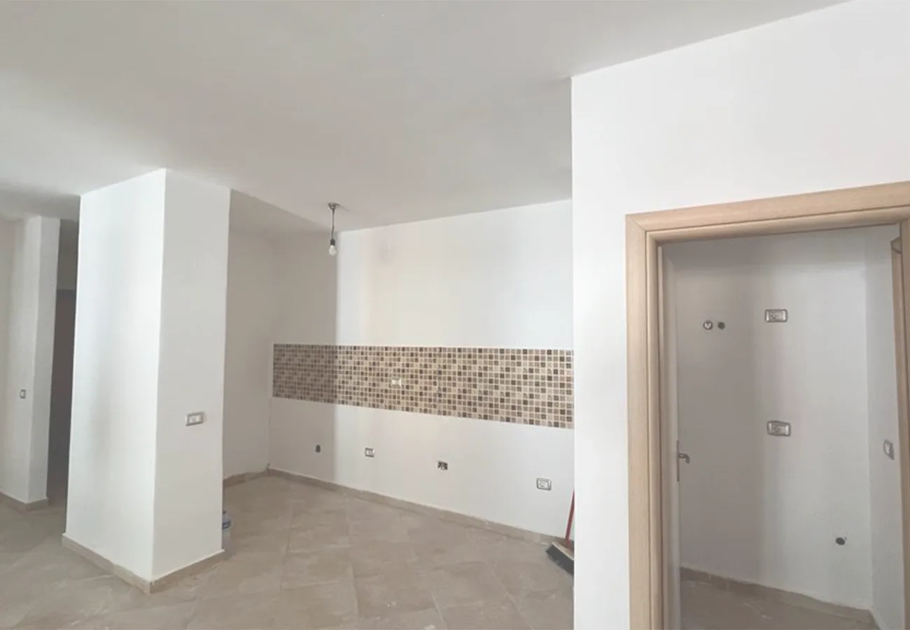 Shitet apartament 2+1 në qendër, shëngjin
