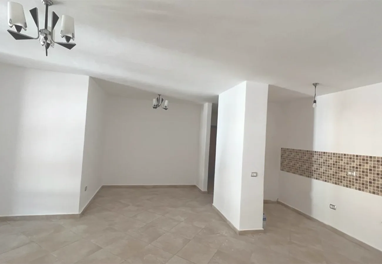 Shitet apartament 2+1 në qendër, shëngjin