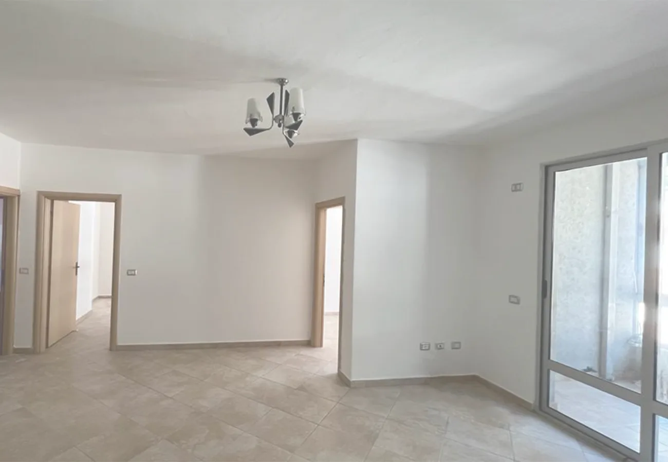 Shitet apartament 2+1 në qendër, shëngjin