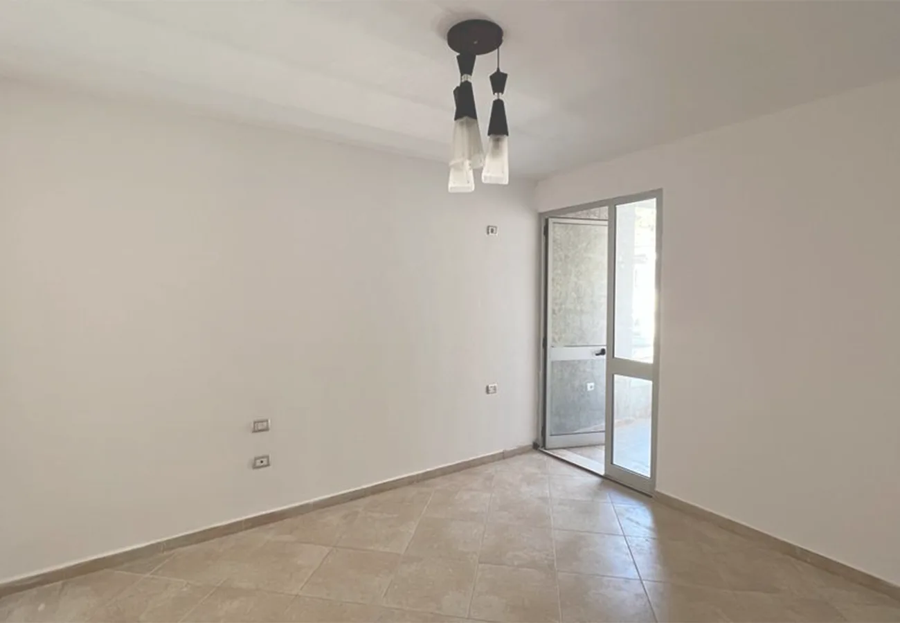 Shitet apartament 2+1 në qendër, shëngjin