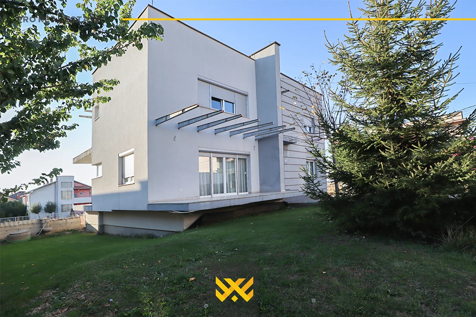 Shtëpi 348m² për #SHITJE në Lagjen Qëndresa