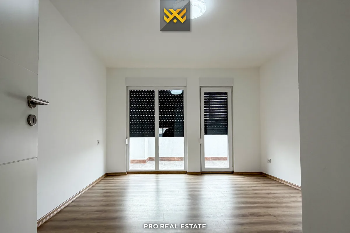 Banesë / Zyrë 320m² + 80m² me #QIRA te Qafa