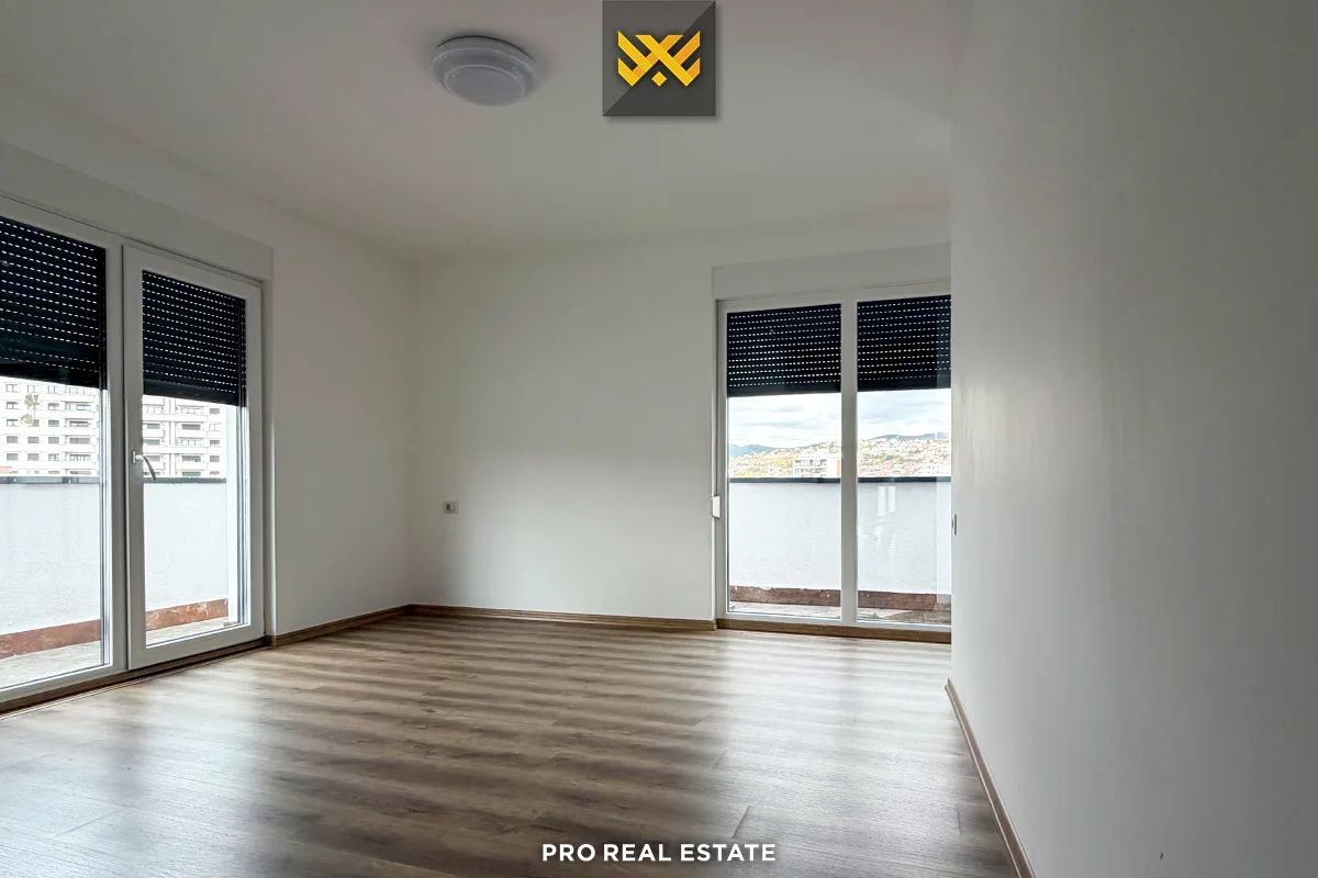 Banesë / Zyrë 320m² + 80m² me #QIRA te Qafa