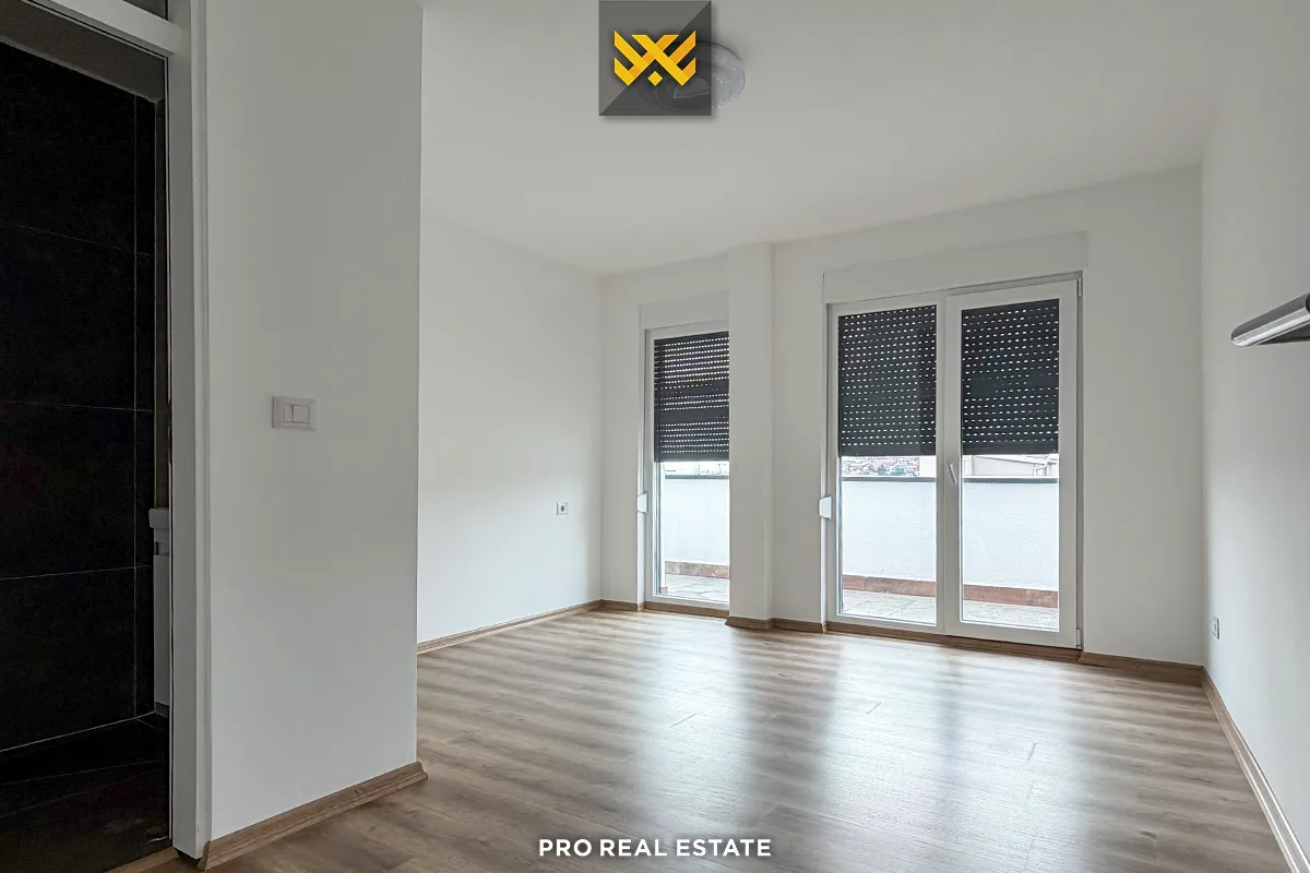 Banesë / Zyrë 320m² + 80m² me #QIRA te Qafa