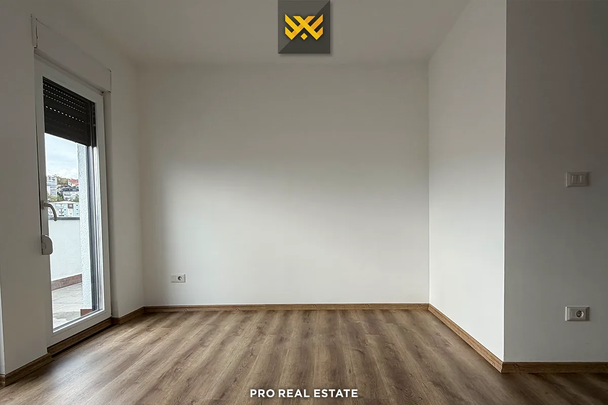 Banesë / Zyrë 320m² + 80m² me #QIRA te Qafa