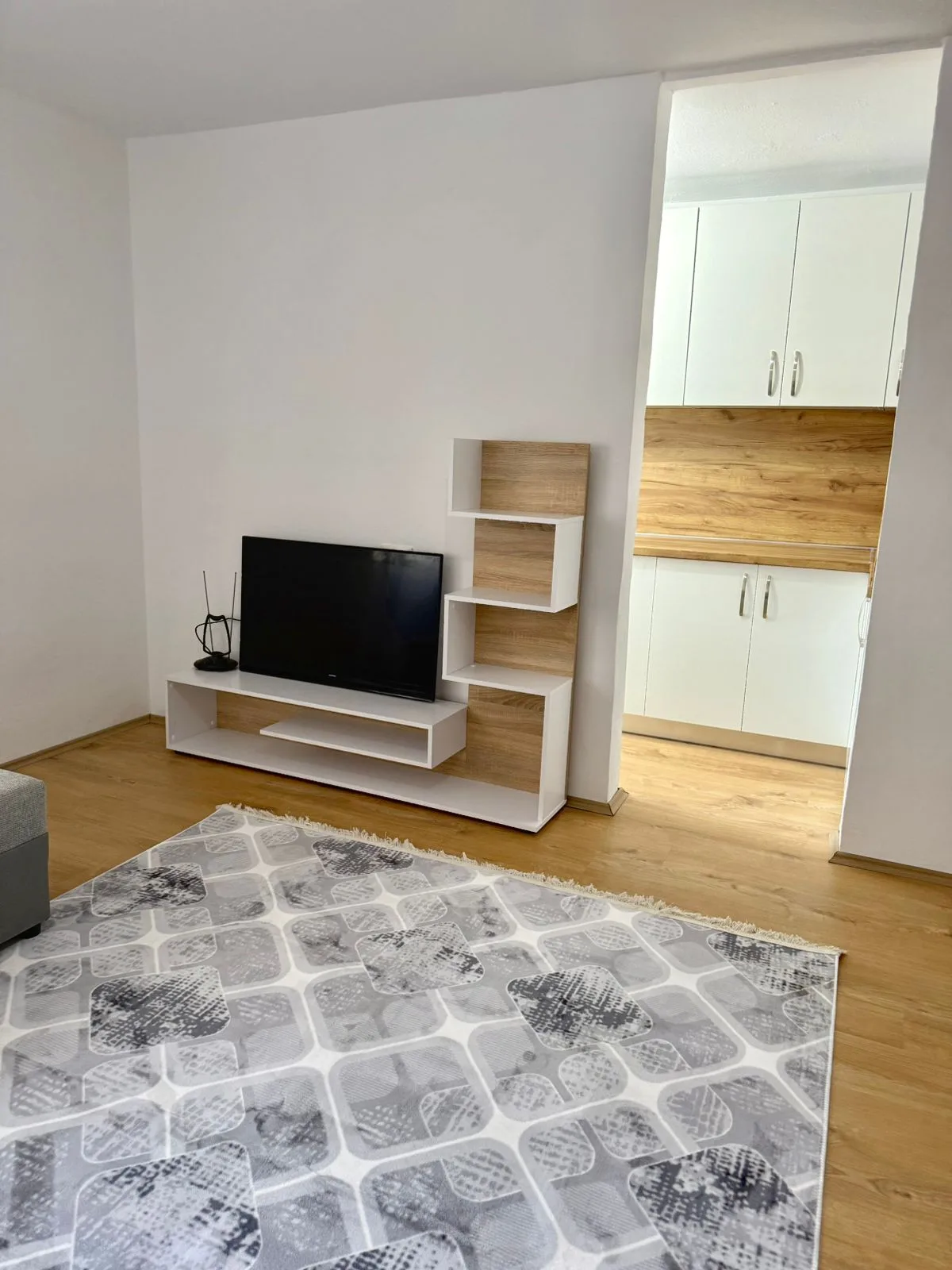 Apartament Me Qera 1+1 Tek Rruga Bardhyl (ID B211341) Tirane