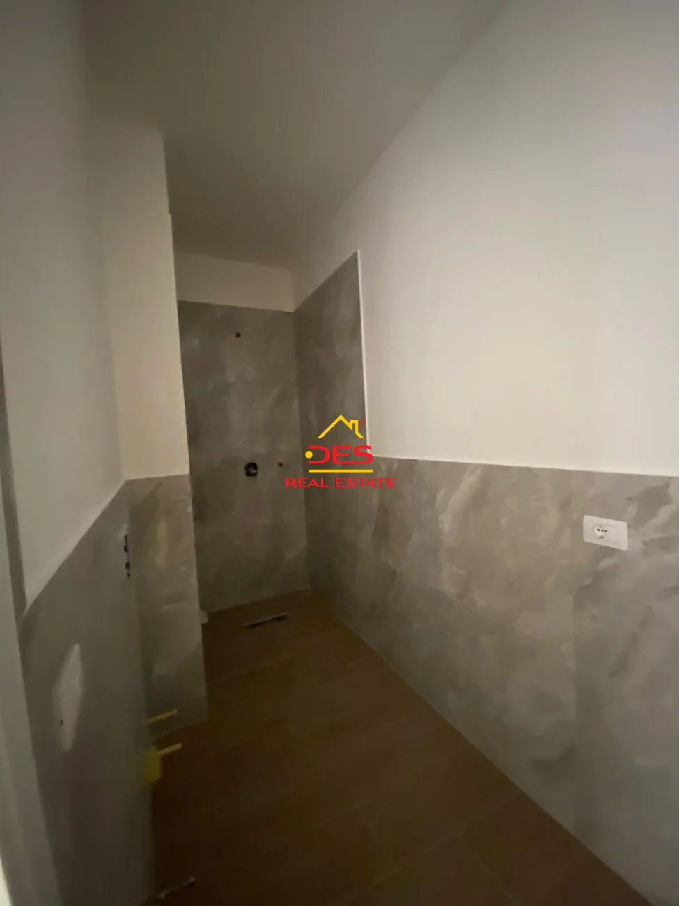Shitet apartament 1+1 në qëndër,orikum