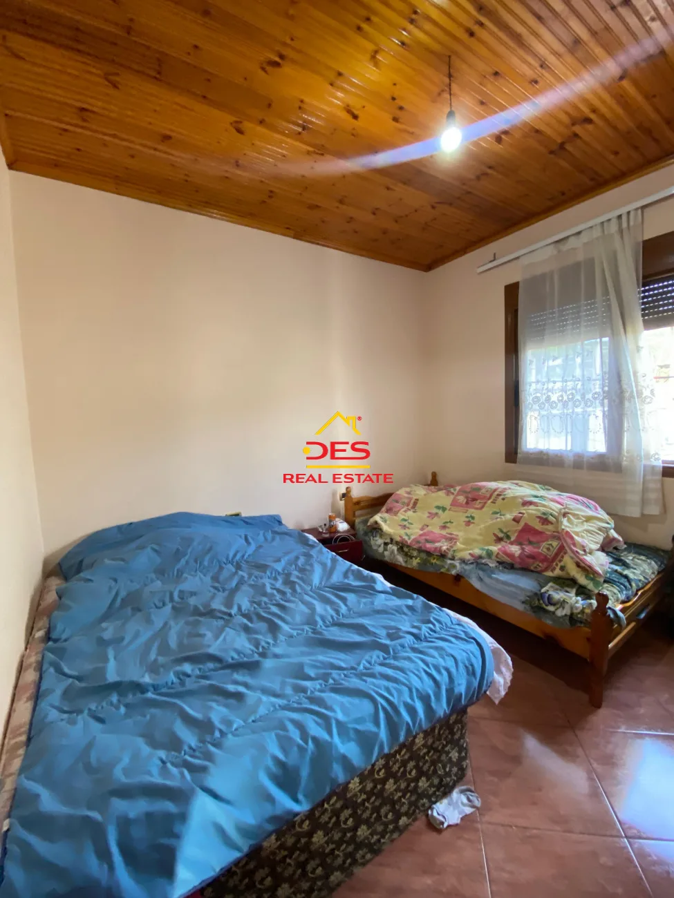 Shitet ndërtesë 2 katëshe në topana,vlorë