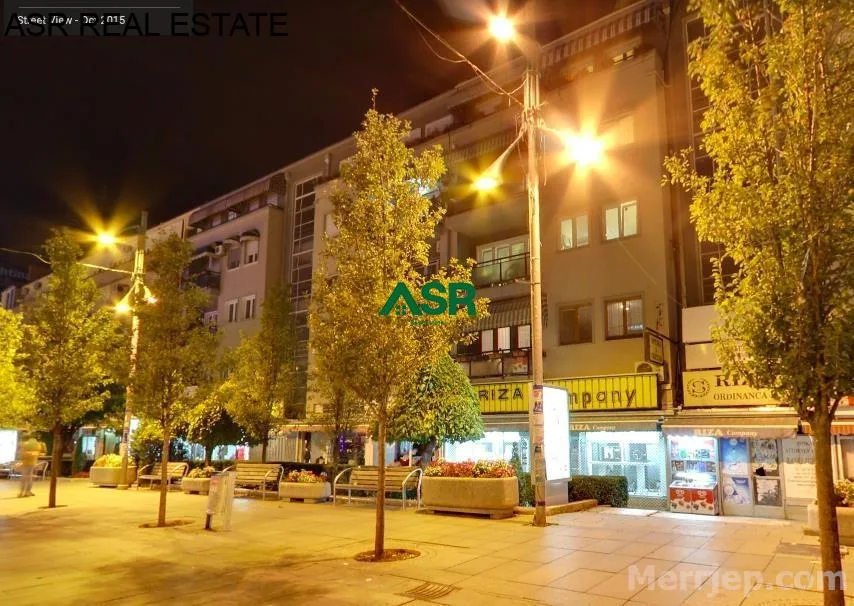 Lëshohet banesa me #qira në lagjen Qender, Ne Sheshin Nena Tereze