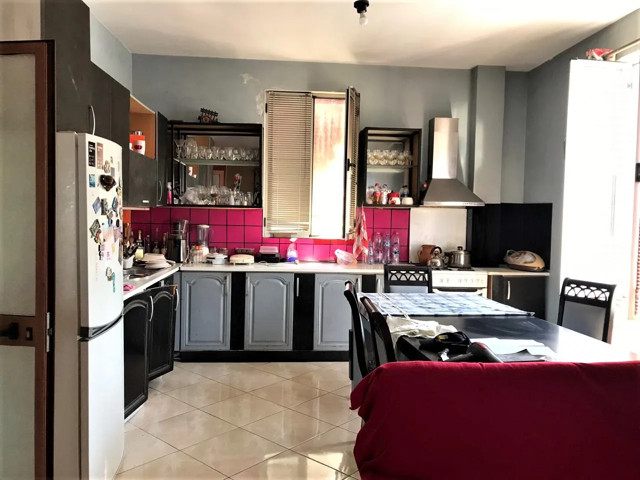 Shitet godinë 3- katëshe rr. dine hoxha, paskuqan