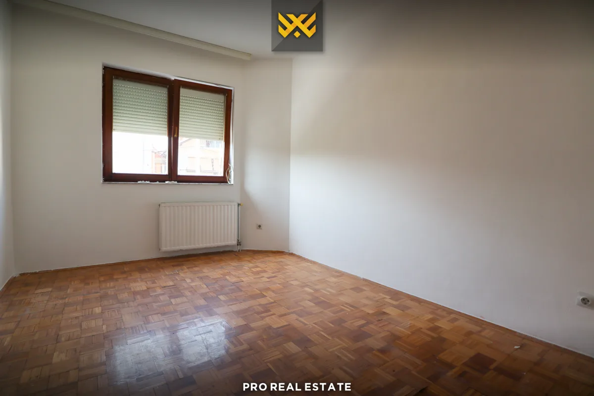 Banesë - Zyre 94m² me #QIRA në Lagjen Dodona.