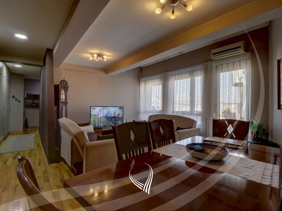 Penthouse me 3 dhoma gjumi në shitje në lagjen Dodona