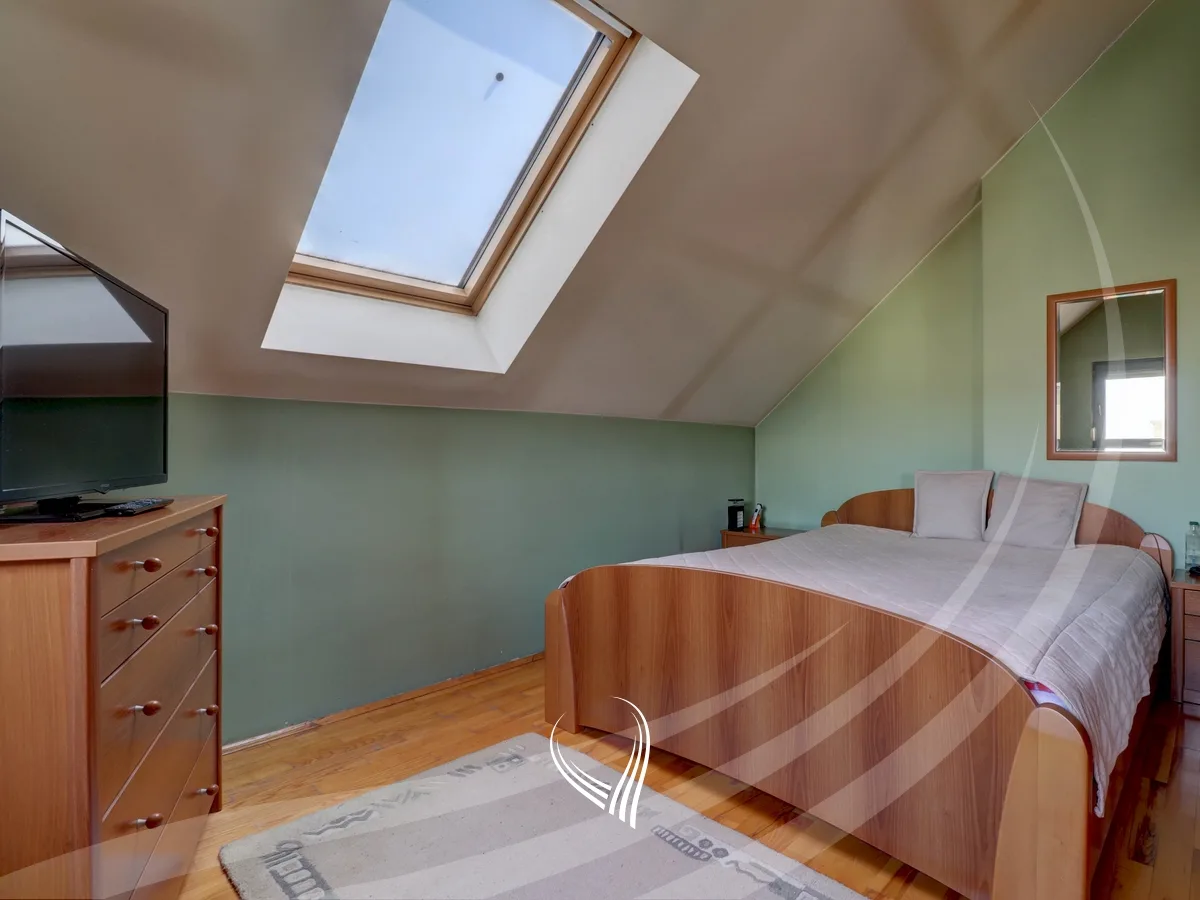 Penthouse me 3 dhoma gjumi në shitje në lagjen Dodona