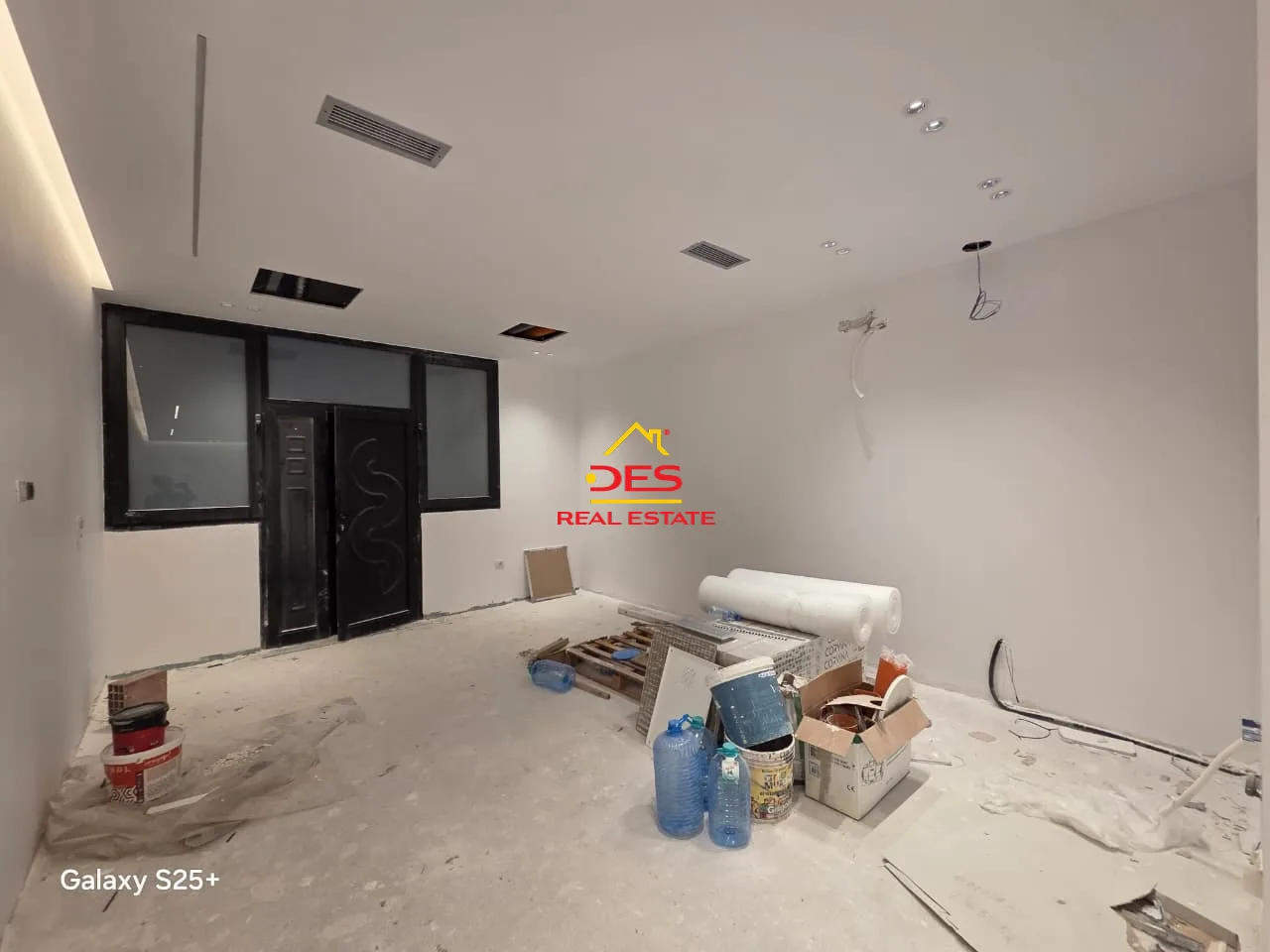 Shitet apartament 2+1 te ish-kombinati i peshkut, vlore.