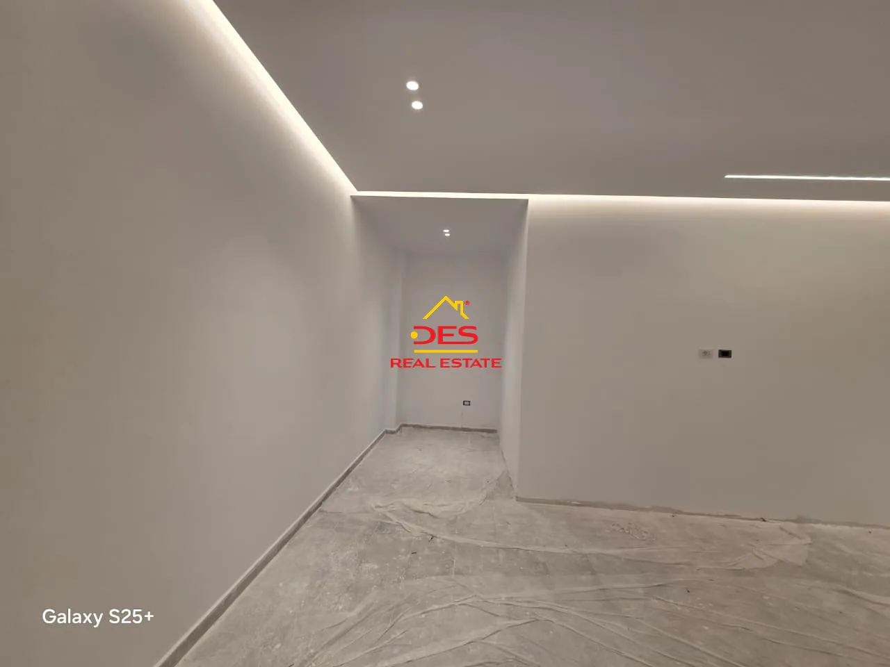 Shitet apartament 2+1 te ish-kombinati i peshkut, vlore.