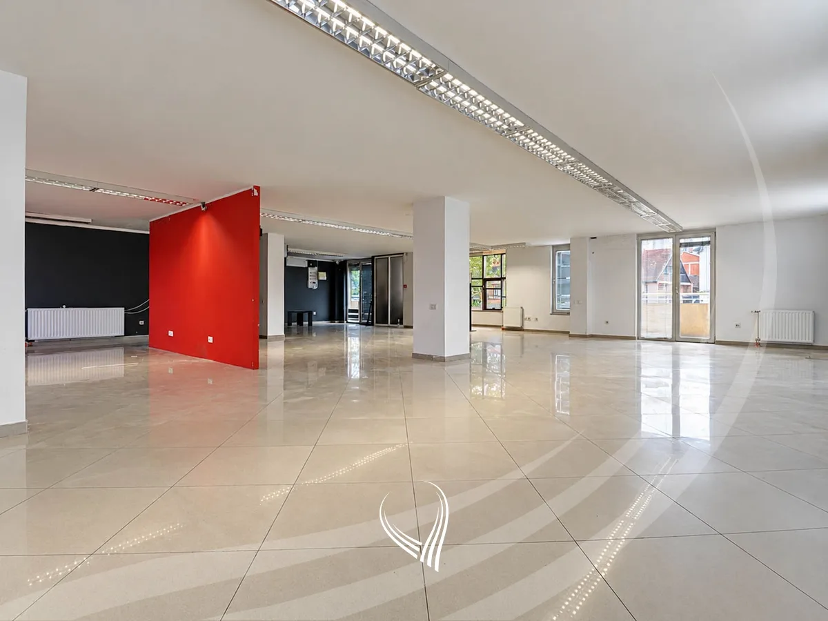 Objekt afarist 630m2 me qira në lagjen Velania