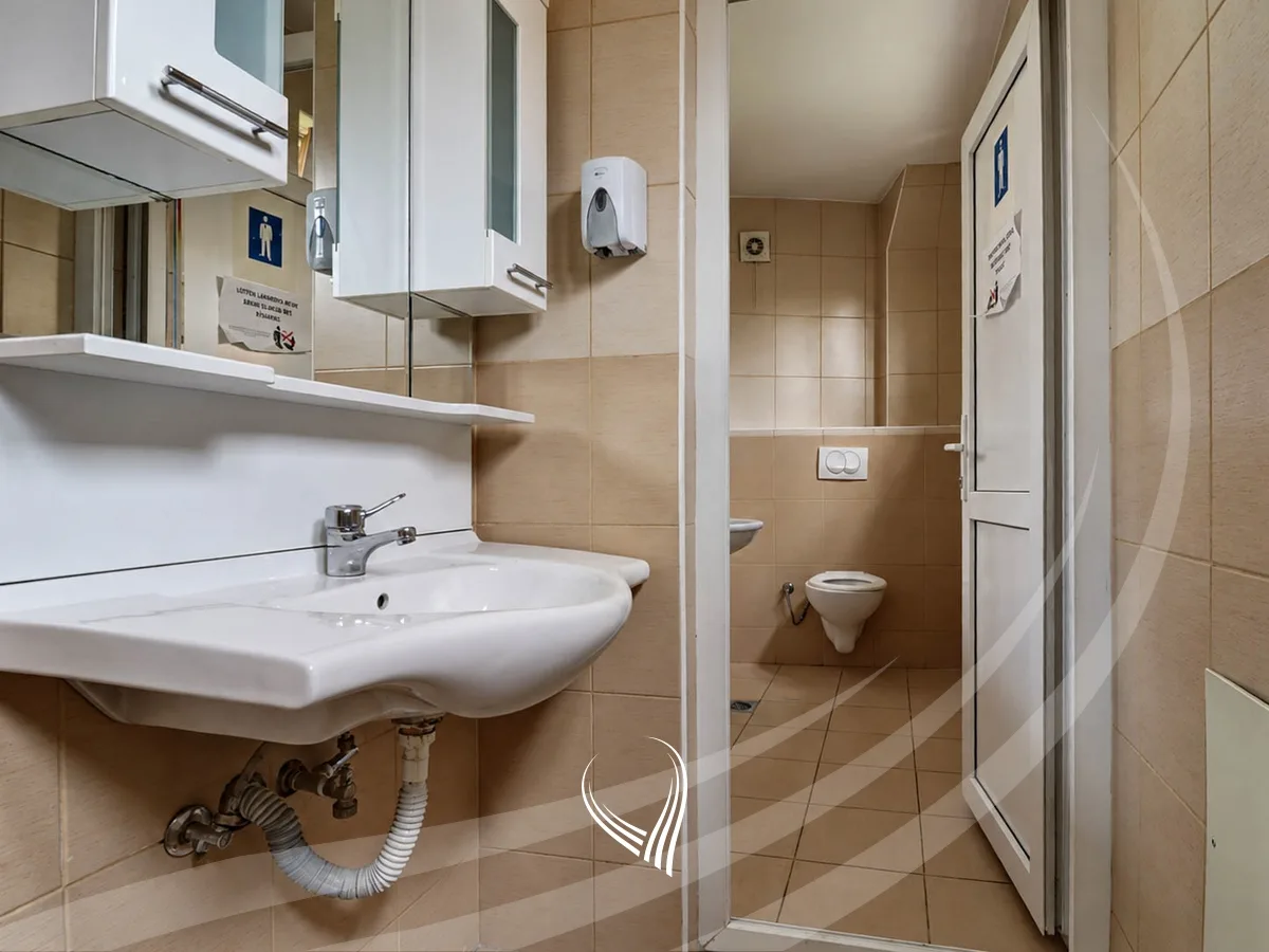 Objekt afarist 630m2 me qira në lagjen Velania