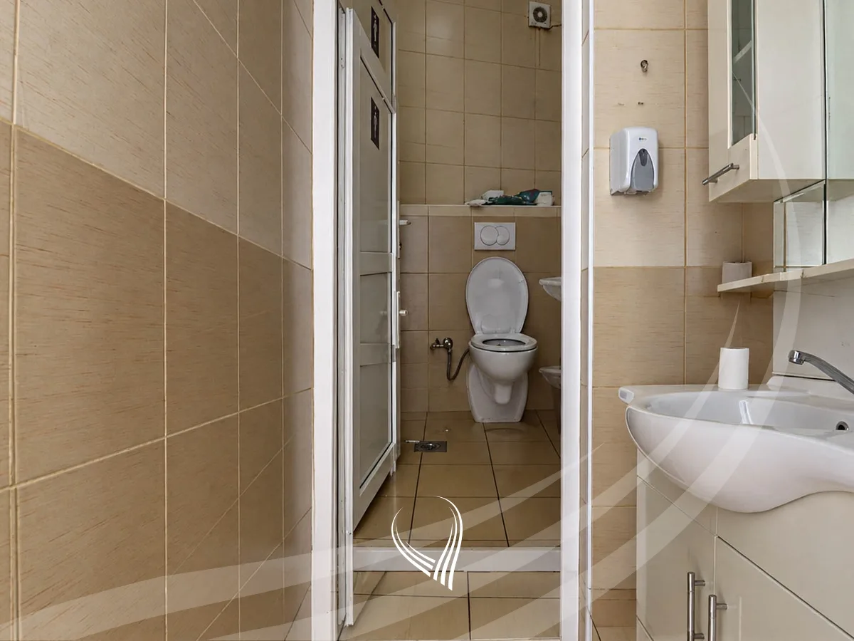 Objekt afarist 630m2 me qira në lagjen Velania