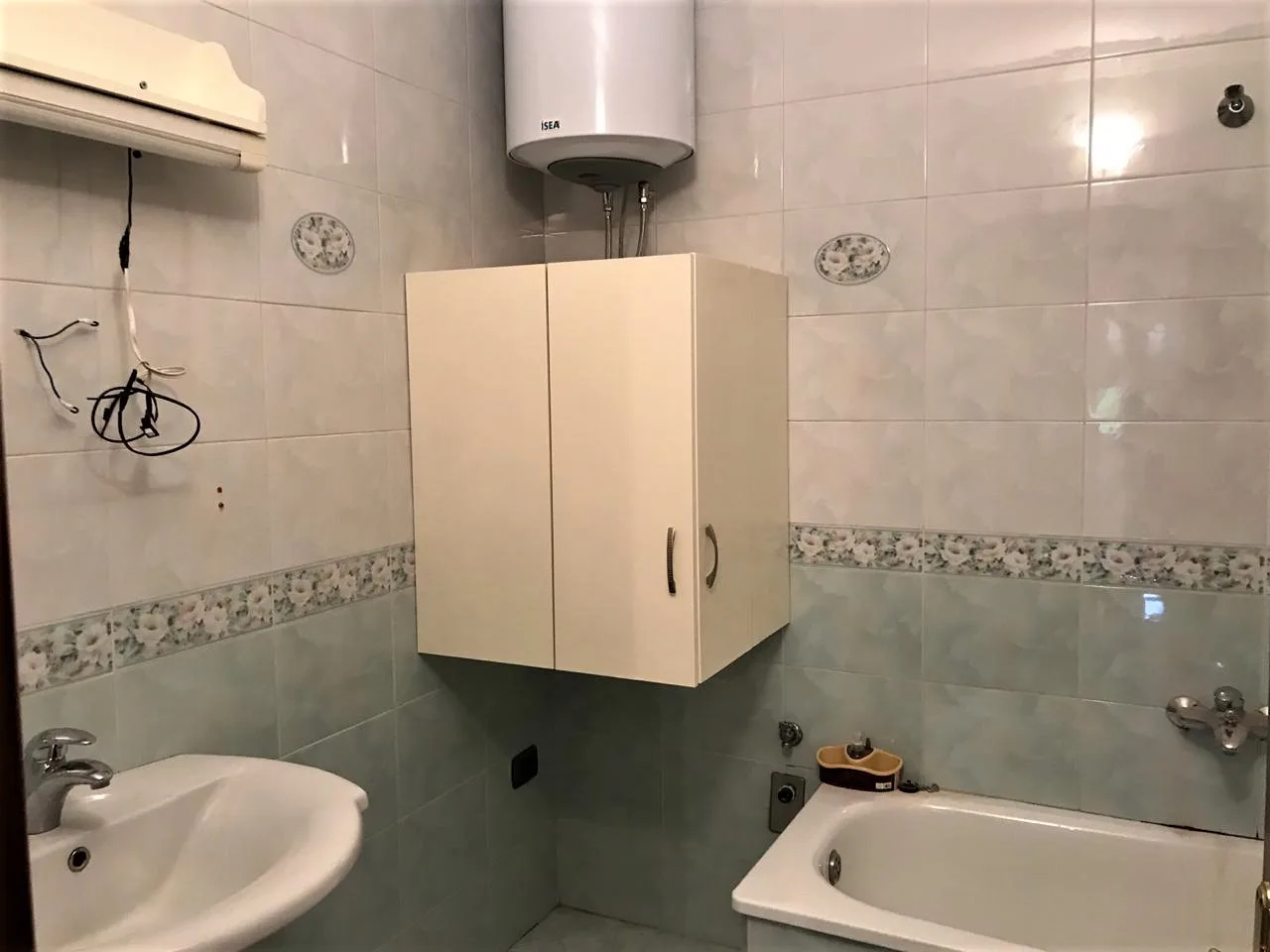 Shiten ambiente për zyra rr.pjetër bogdani, ish-blloku