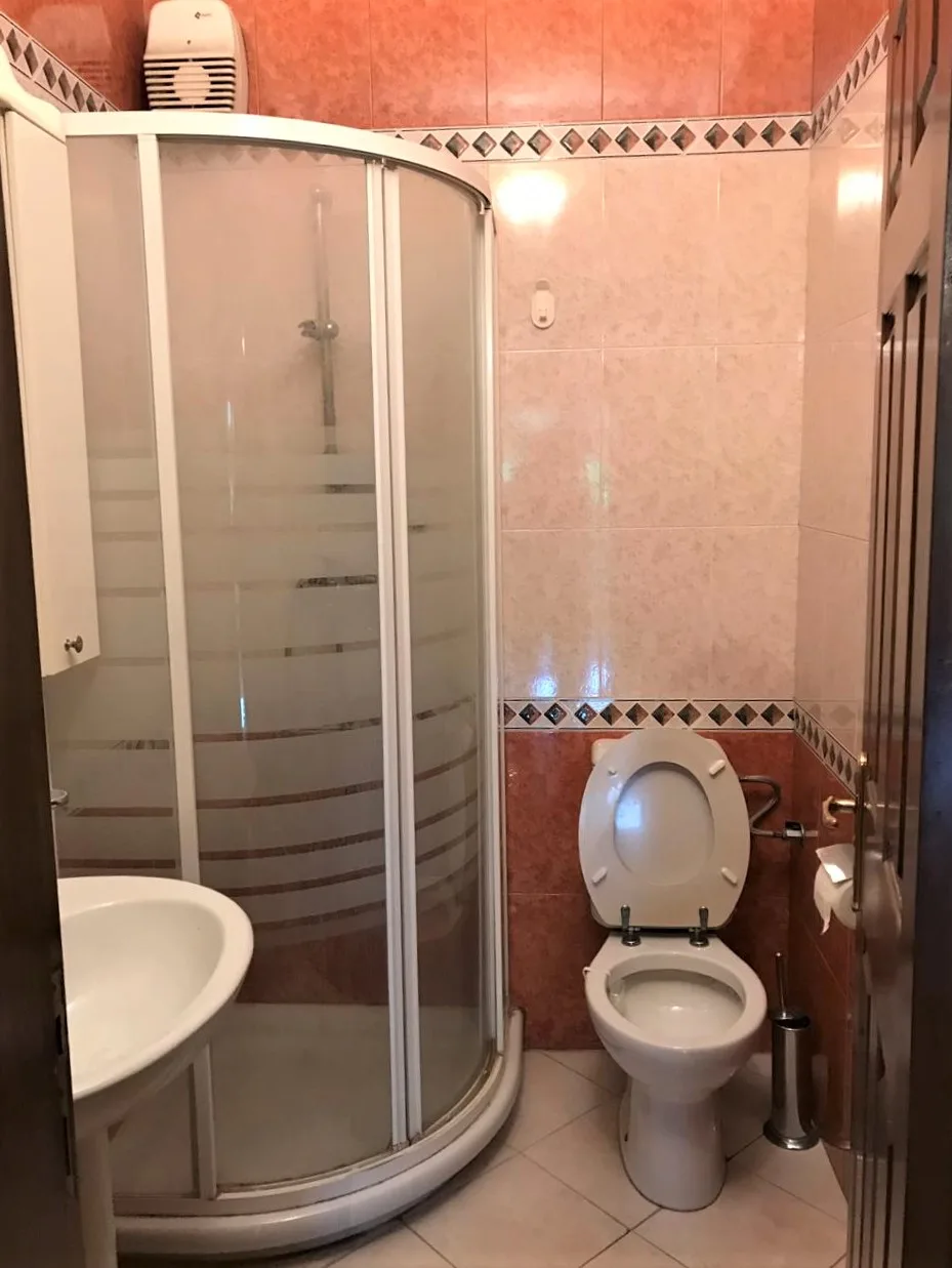 Shiten ambiente për zyra rr.pjetër bogdani, ish-blloku