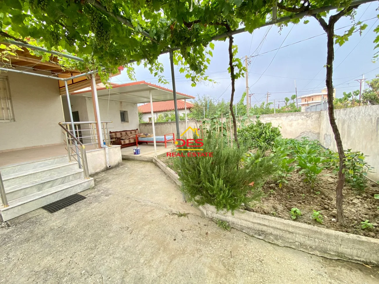 Shitet shtëpi private te shkolla e aviacionit, vlorë